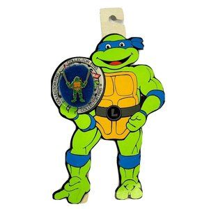 TMNT Collector Pin LEO 1990 Stand Display Turtles